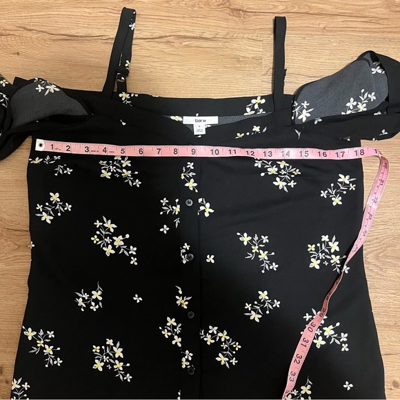 Floral Black Off-Shoulder Top size small straps - Picture 5 of 5